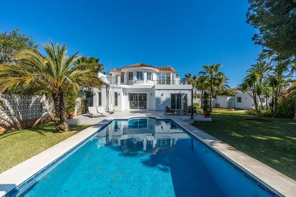 Detached Villa for sale in Marbesa — photo 1