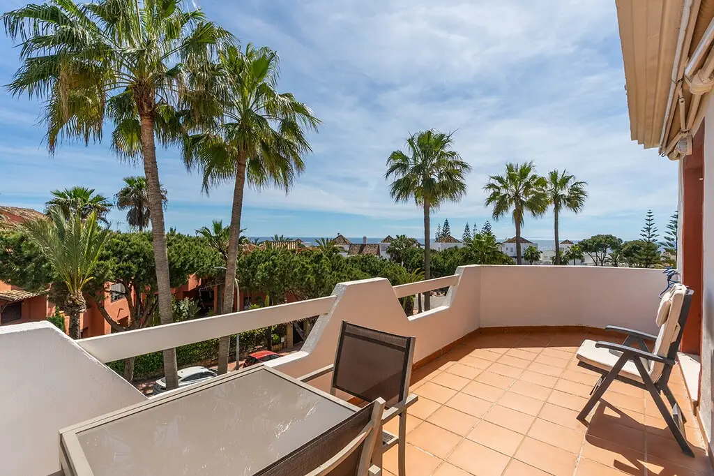 Middle Floor Apartment for sale in Marbella — photo 1
