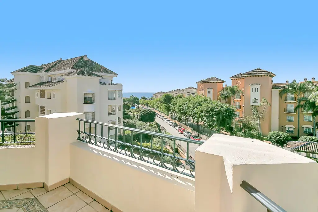 Middle Floor Apartment for sale in Marbella — photo 1