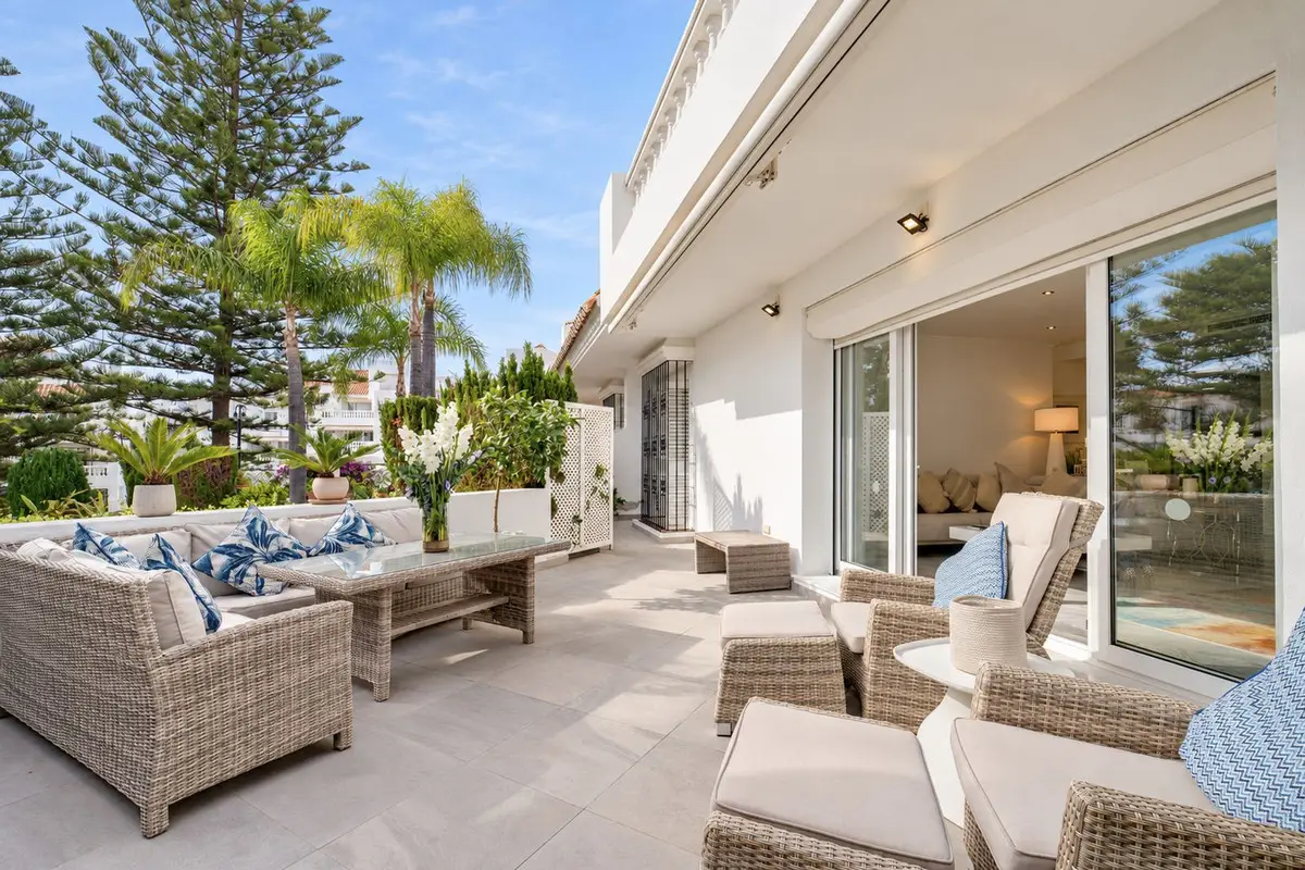 Ground Floor Apartment for sale in Elviria — photo 1
