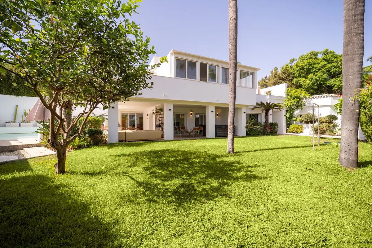 Detached Villa for sale in Marbesa — photo 1