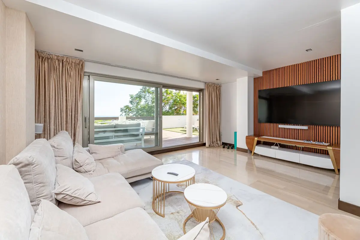 Middle Floor Apartment for sale in Benahavís — photo 1