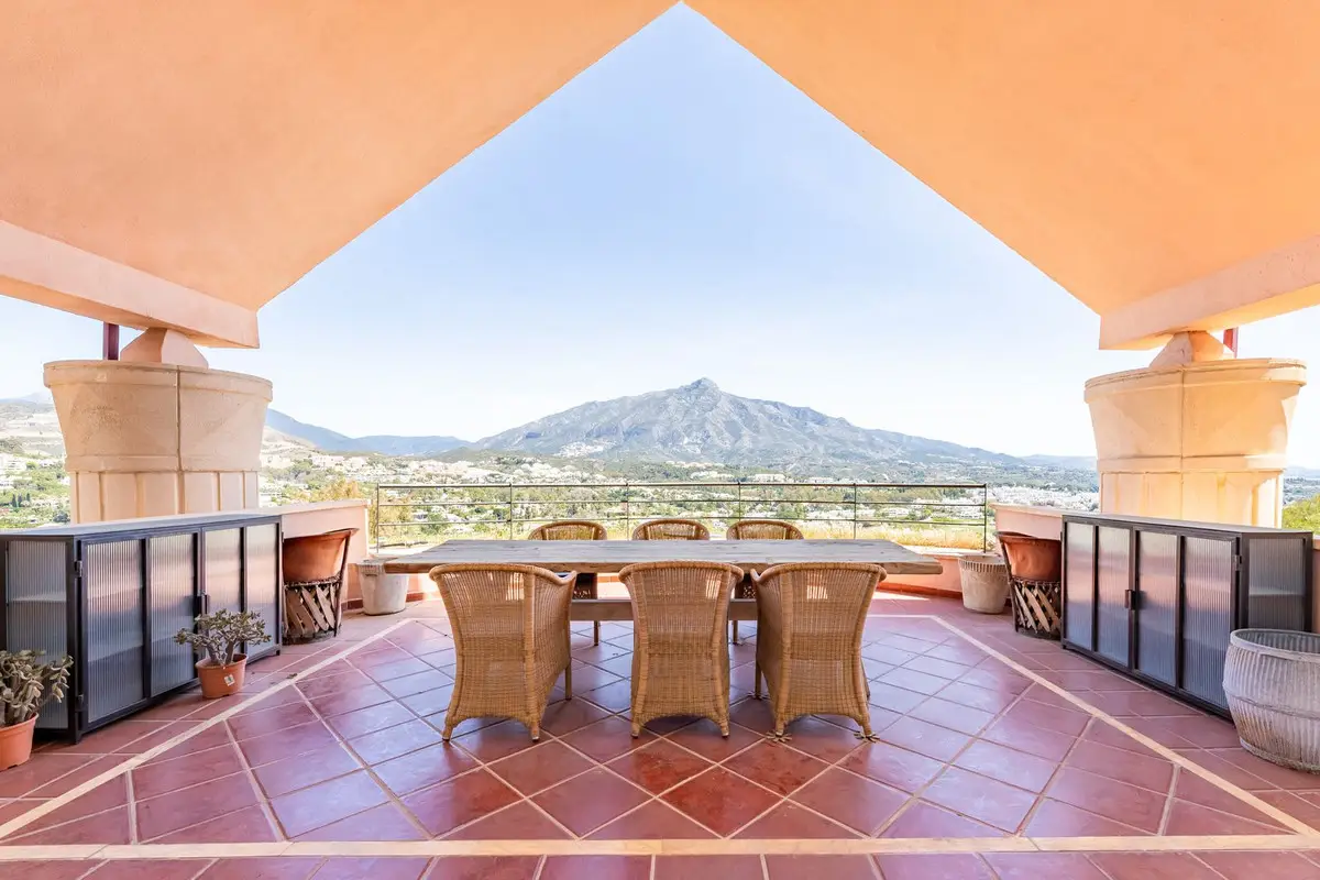 Penthouse for sale in Nueva Andalucía — photo 1