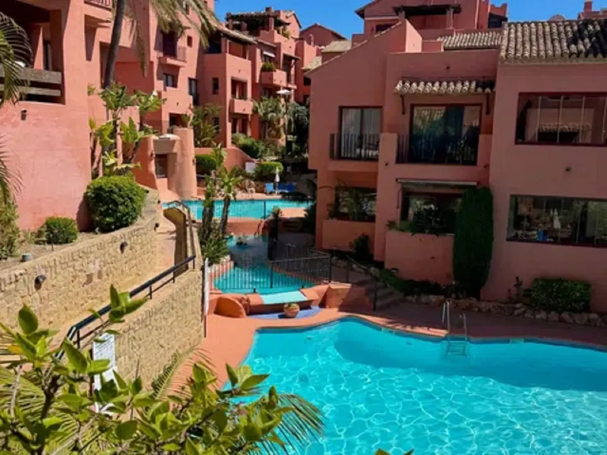 Middle Floor Apartment for sale in Marbella — photo 1