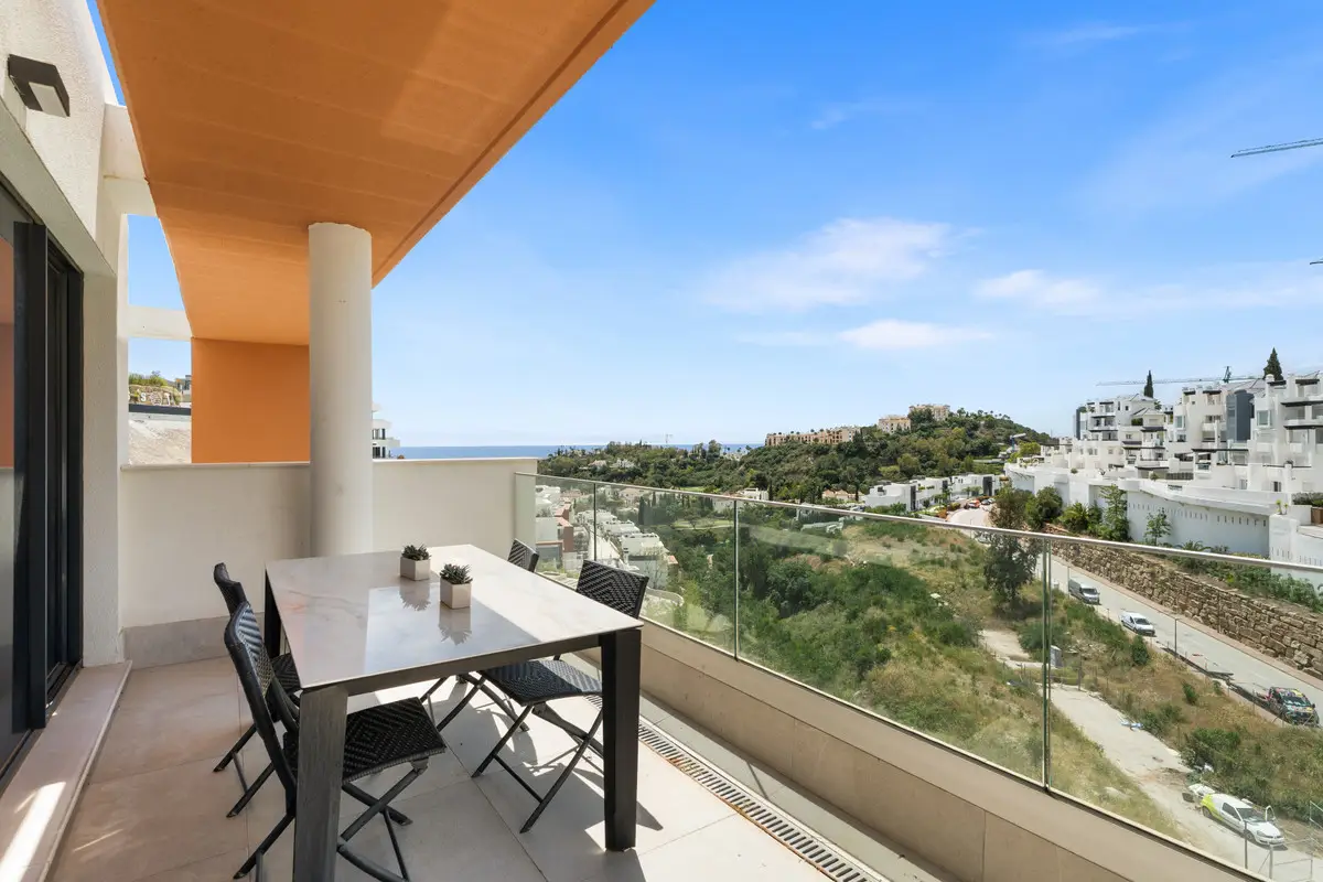 Penthouse for sale in Benahavís — photo 1