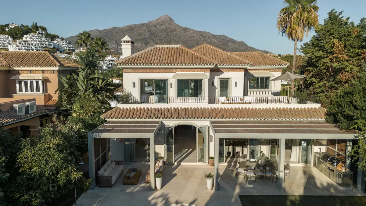 Detached Villa for sale in Nueva Andalucía — photo 1