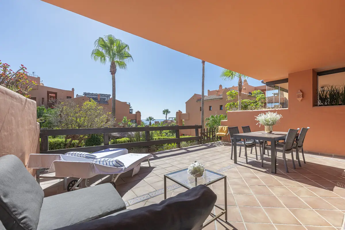 Ground Floor Apartment for sale in Estepona — photo 1