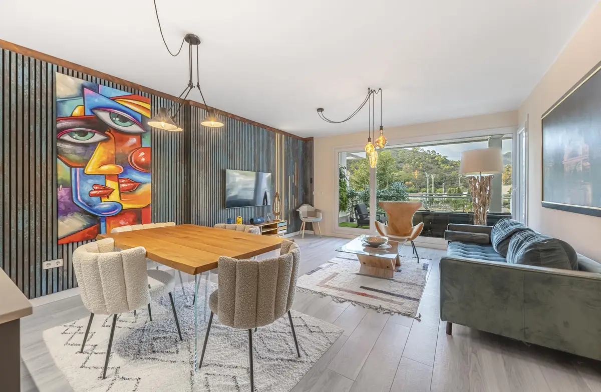 Apartamento en planta intermedia en venta en Benahavís — foto 1