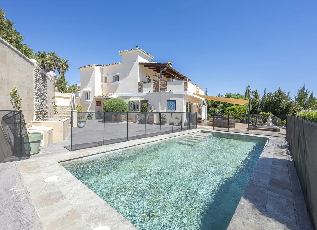 Detached Villa for sale in Estepona — photo 1