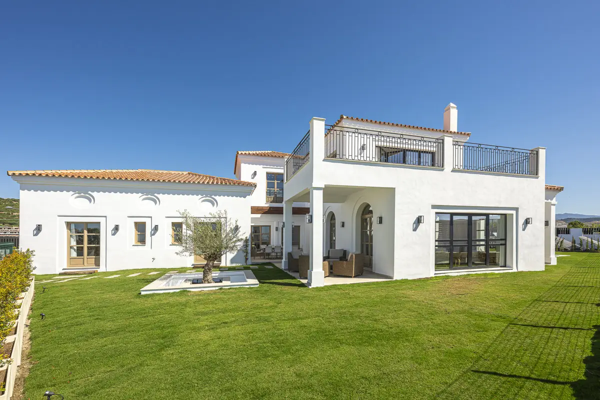 Detached Villa for sale in Estepona — photo 1
