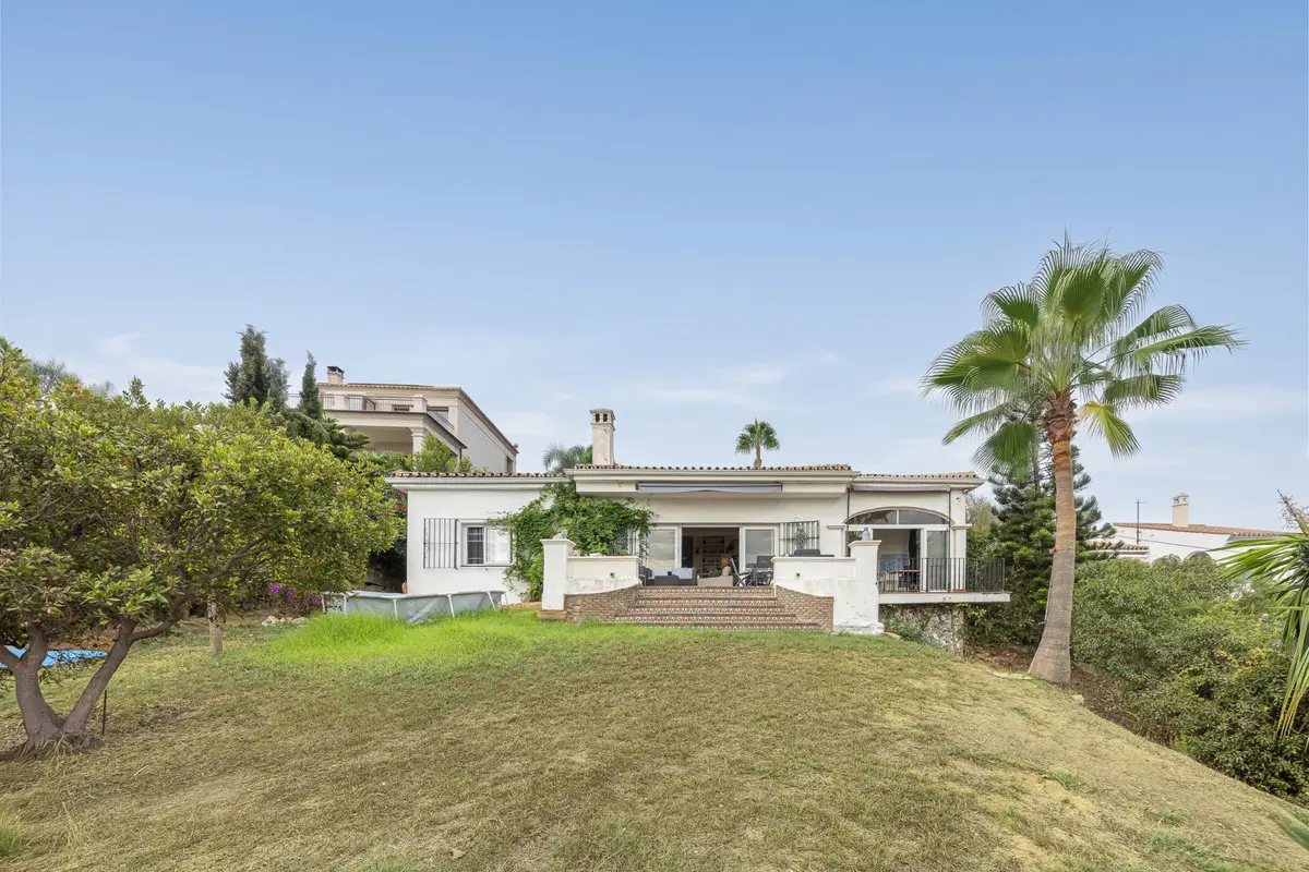 Detached Villa for sale in Estepona — photo 1