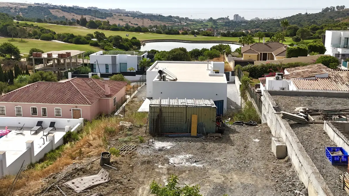Land for sale in Estepona — photo 1