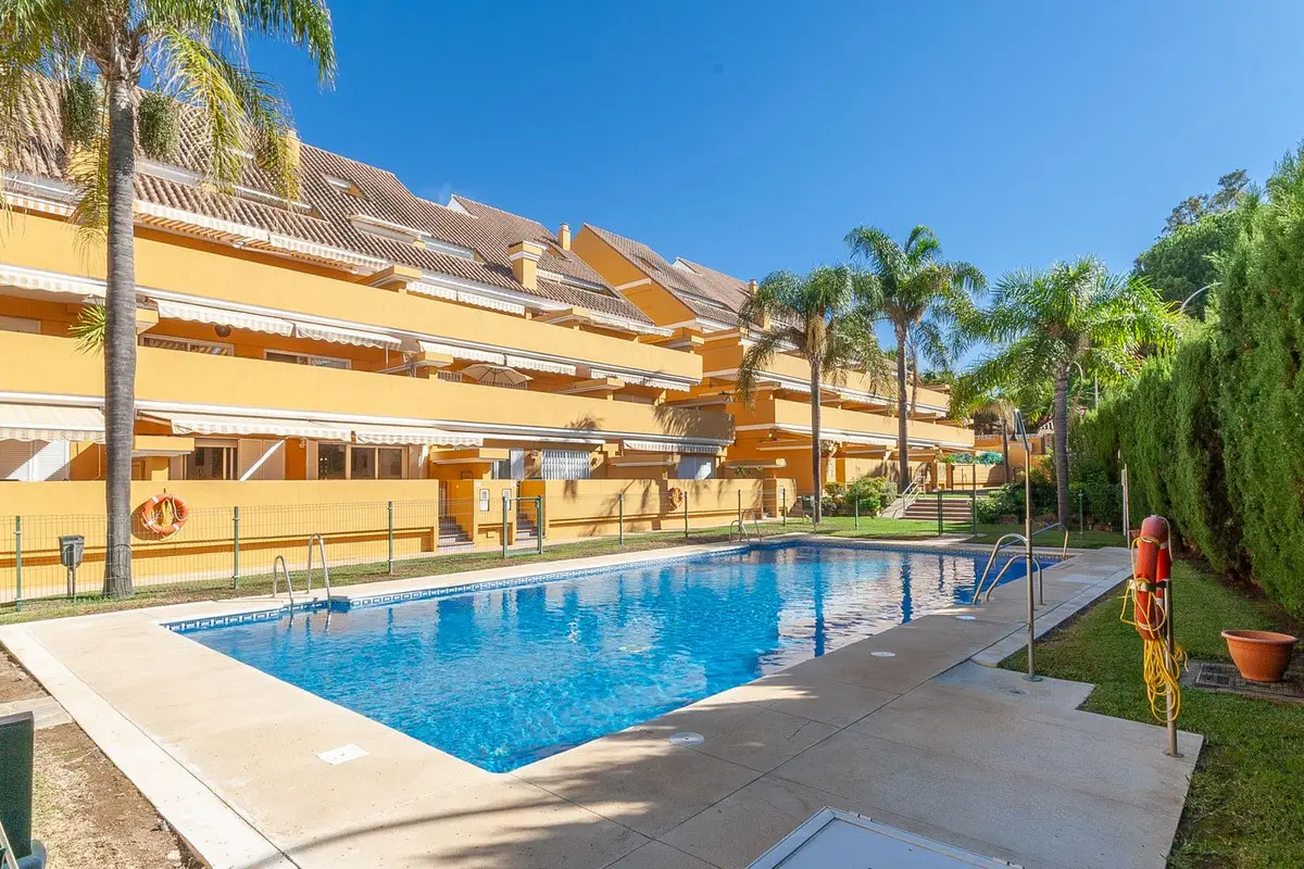 Ground Floor Apartment for sale in Elviria — photo 1