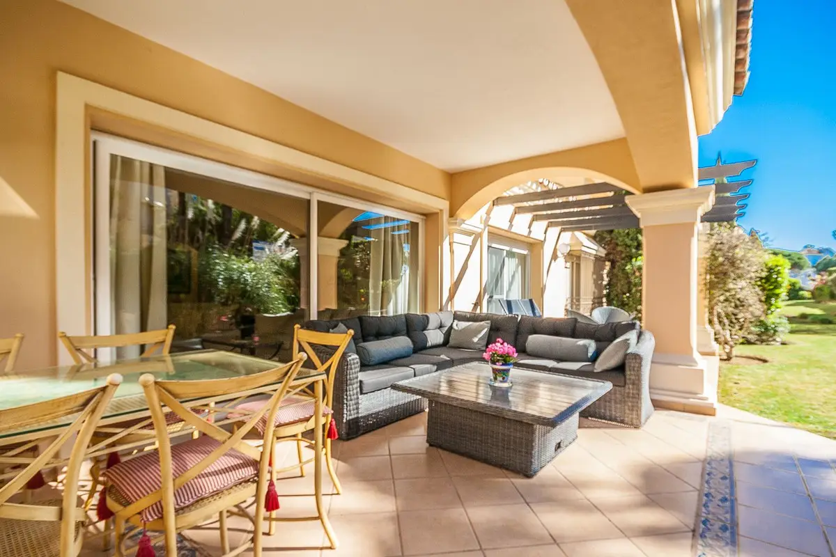 Ground Floor Apartment for sale in Elviria — photo 1