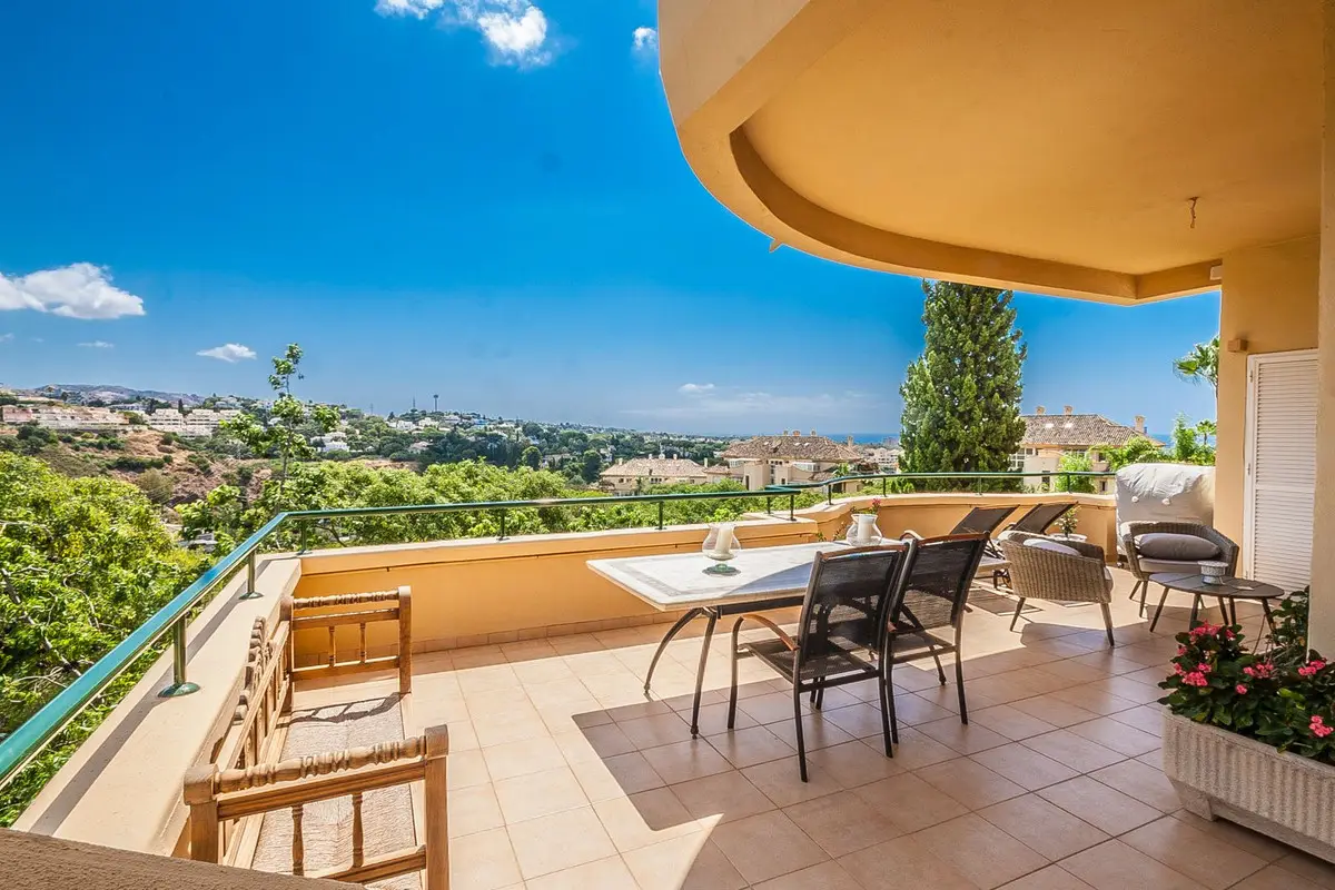 Ground Floor Apartment for sale in Elviria — photo 1
