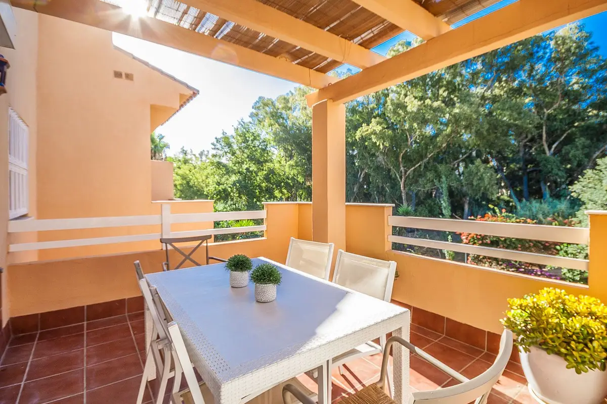Middle Floor Apartment for sale in Cabopino — photo 1