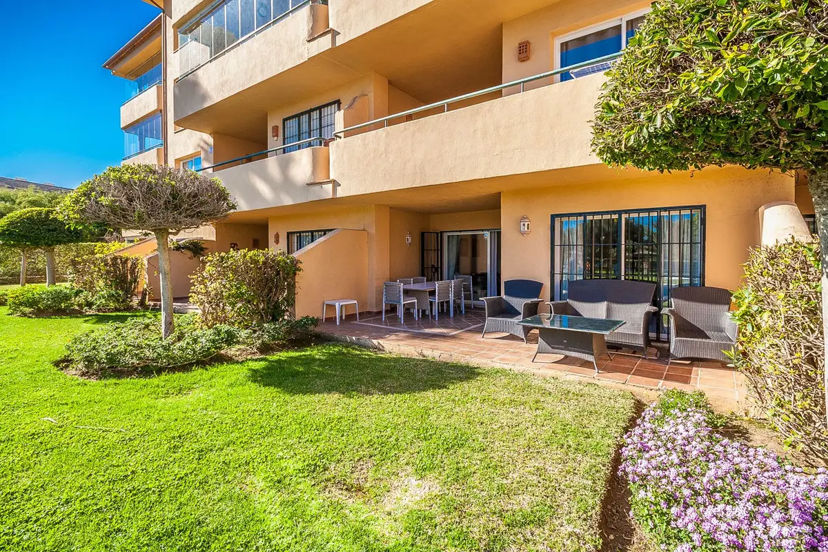 Ground Floor Apartment for sale in Elviria — photo 1