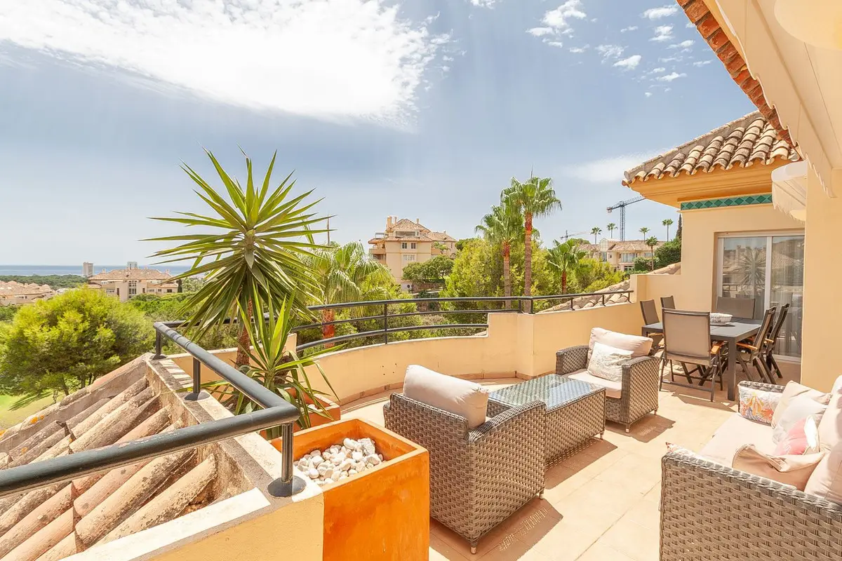 Penthouse Duplex for sale in Elviria — photo 1
