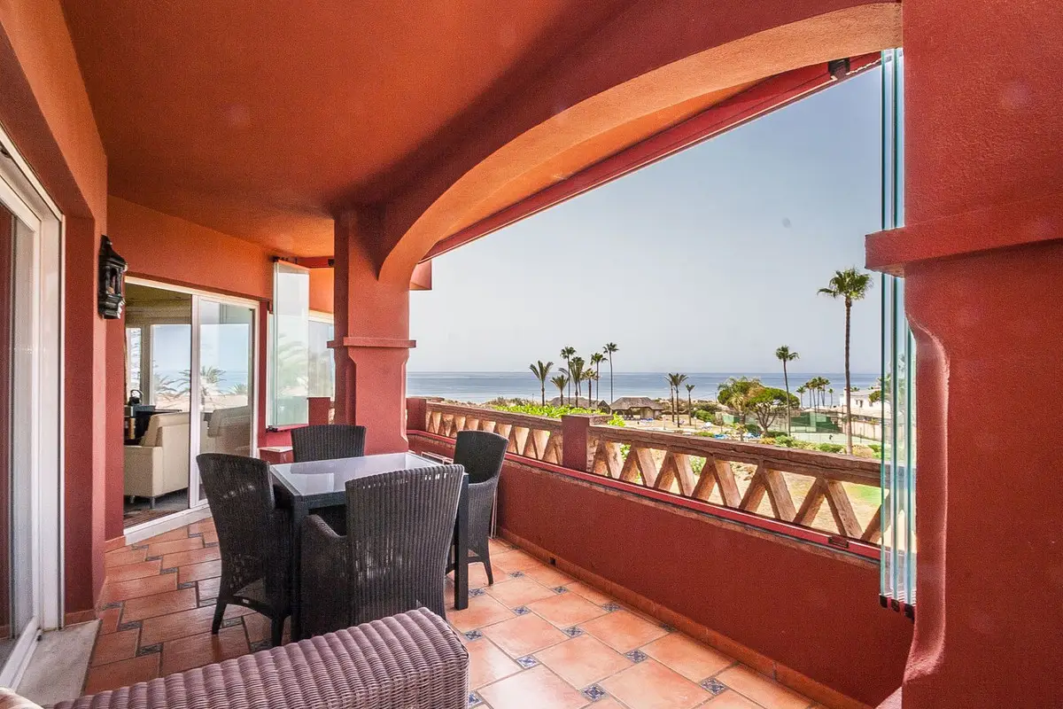 Middle Floor Apartment for sale in Elviria — photo 1
