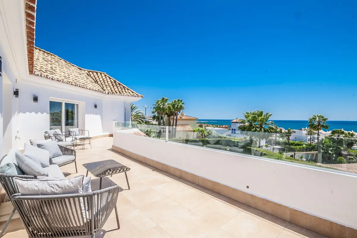 Fritliggende villa til salg i Estepona — foto 1