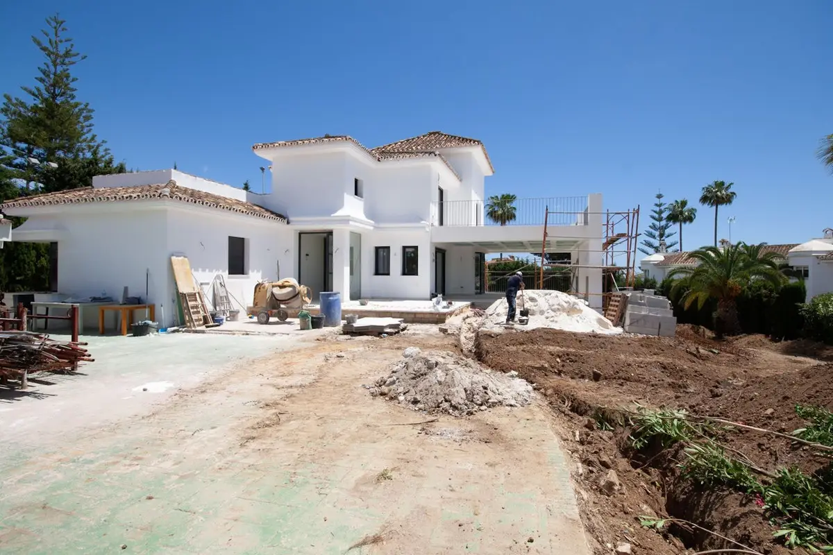 Detached Villa for sale in Elviria — photo 1