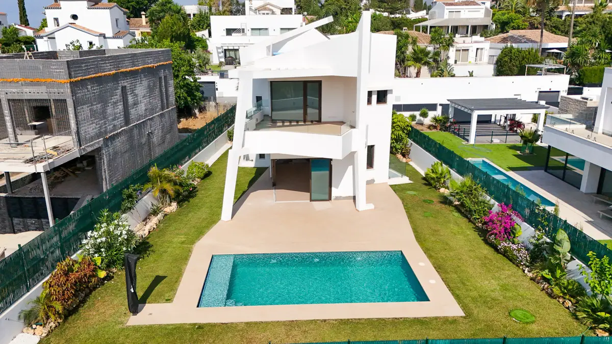 Detached Villa for sale in Estepona — photo 1