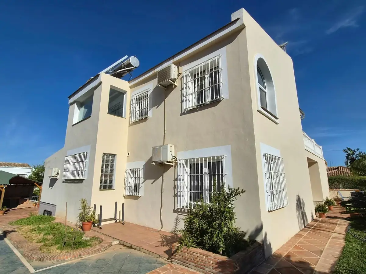 Detached Villa for sale in Alhaurín de la Torre — photo 1