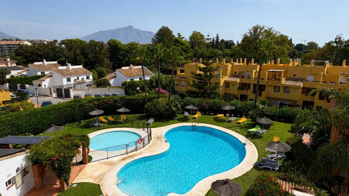 Duplex for sale in Guadalmina Alta — photo 1