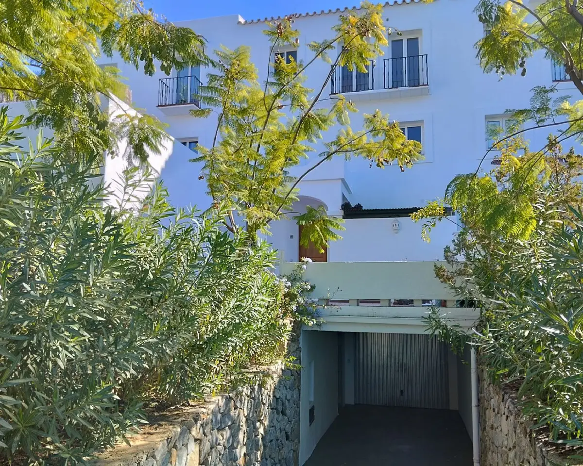 Townhouse for sale in Nueva Andalucía — photo 1