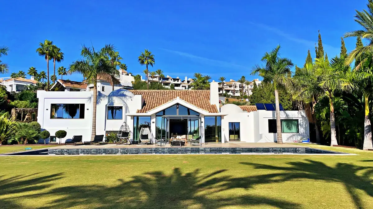 Detached Villa for sale in Benahavís — photo 1