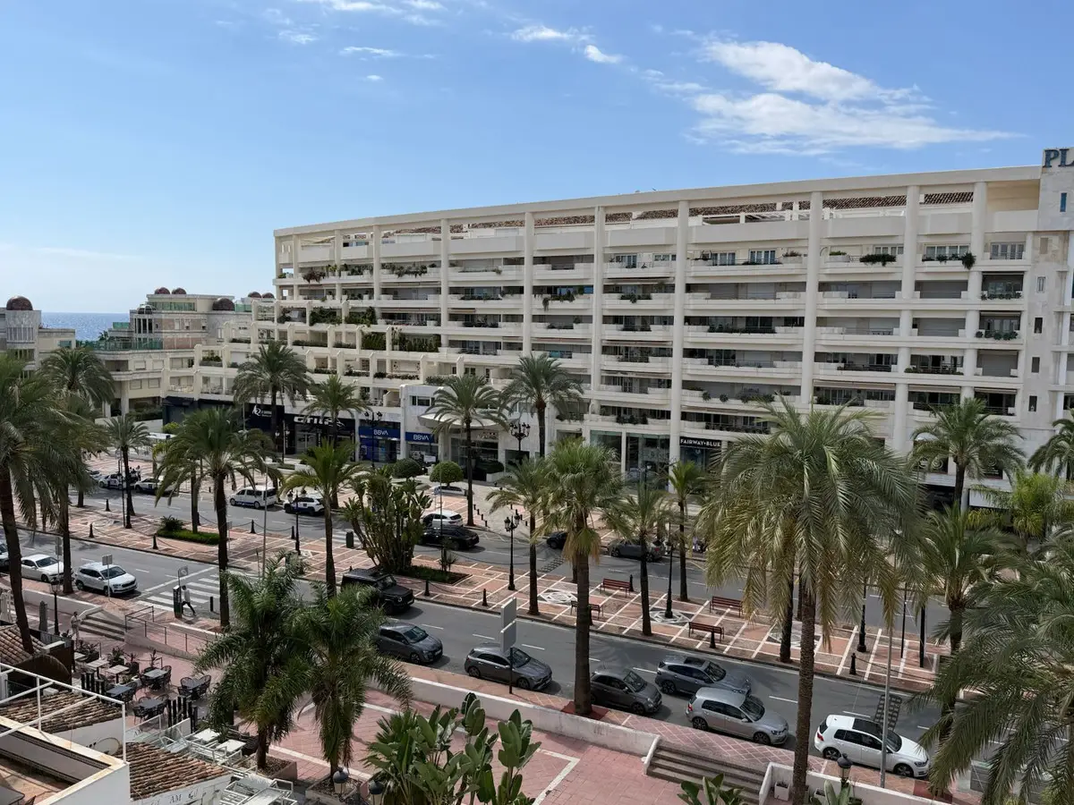 Middle Floor Apartment for sale in Puerto Banús — photo 1