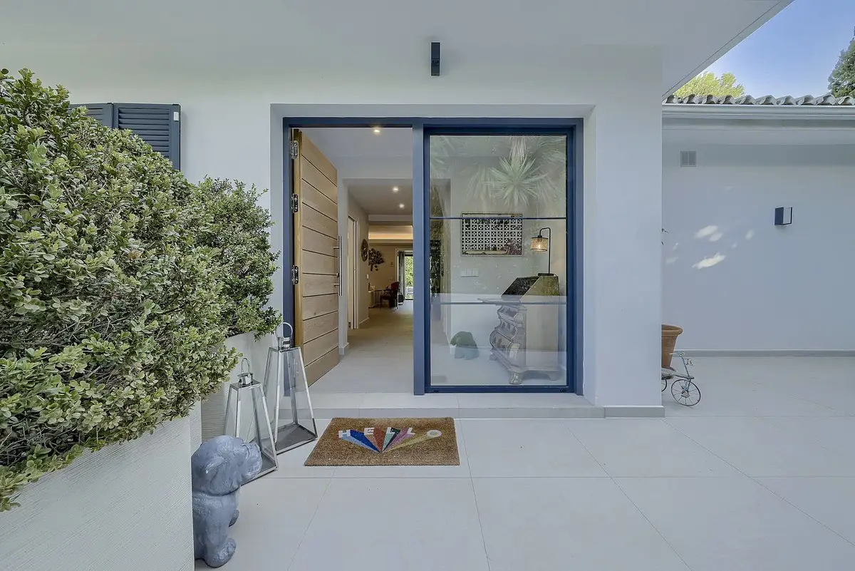 Detached Villa for sale in Los Monteros — photo 1