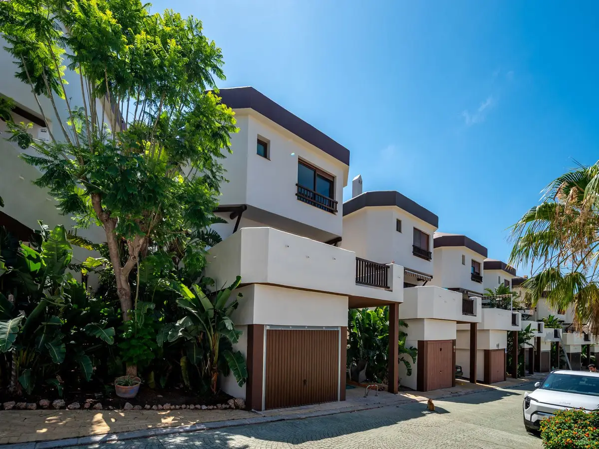 Detached Villa for sale in Riviera del Sol — photo 1
