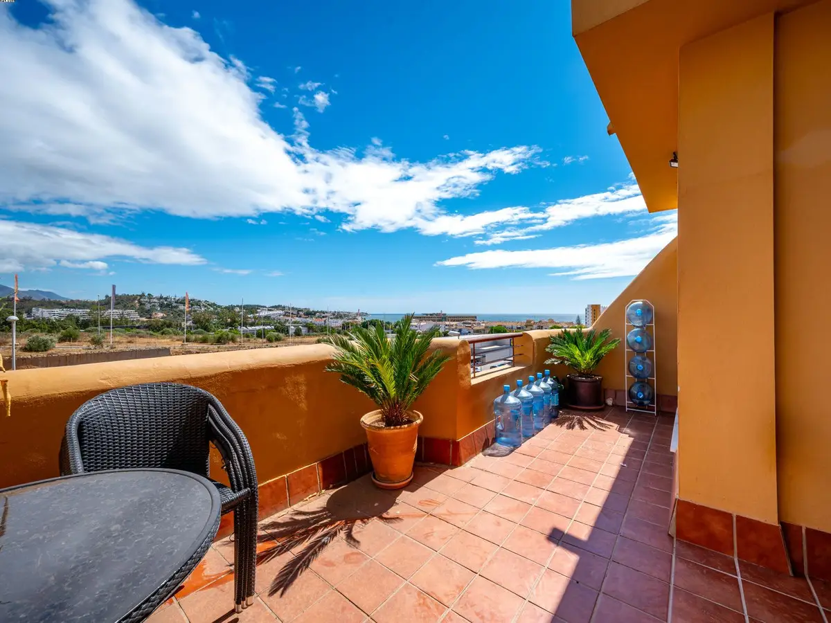 Middle Floor Apartment for sale in La Cala de Mijas — photo 1