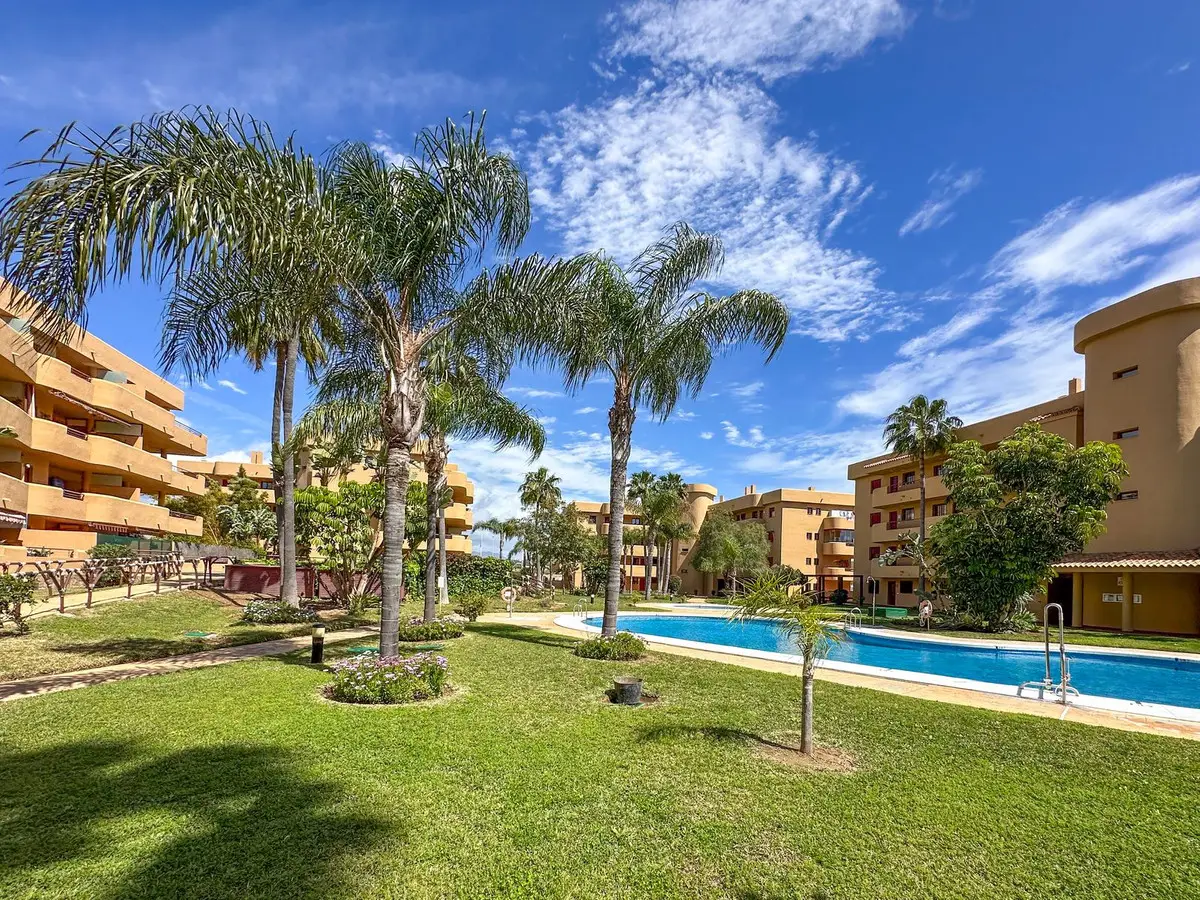 Middle Floor Apartment for sale in La Cala de Mijas — photo 1