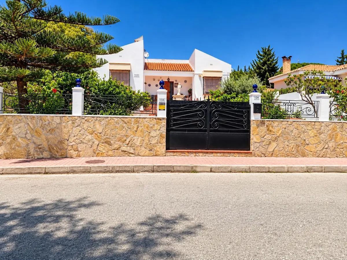 Detached Villa for sale in Chilches — photo 1