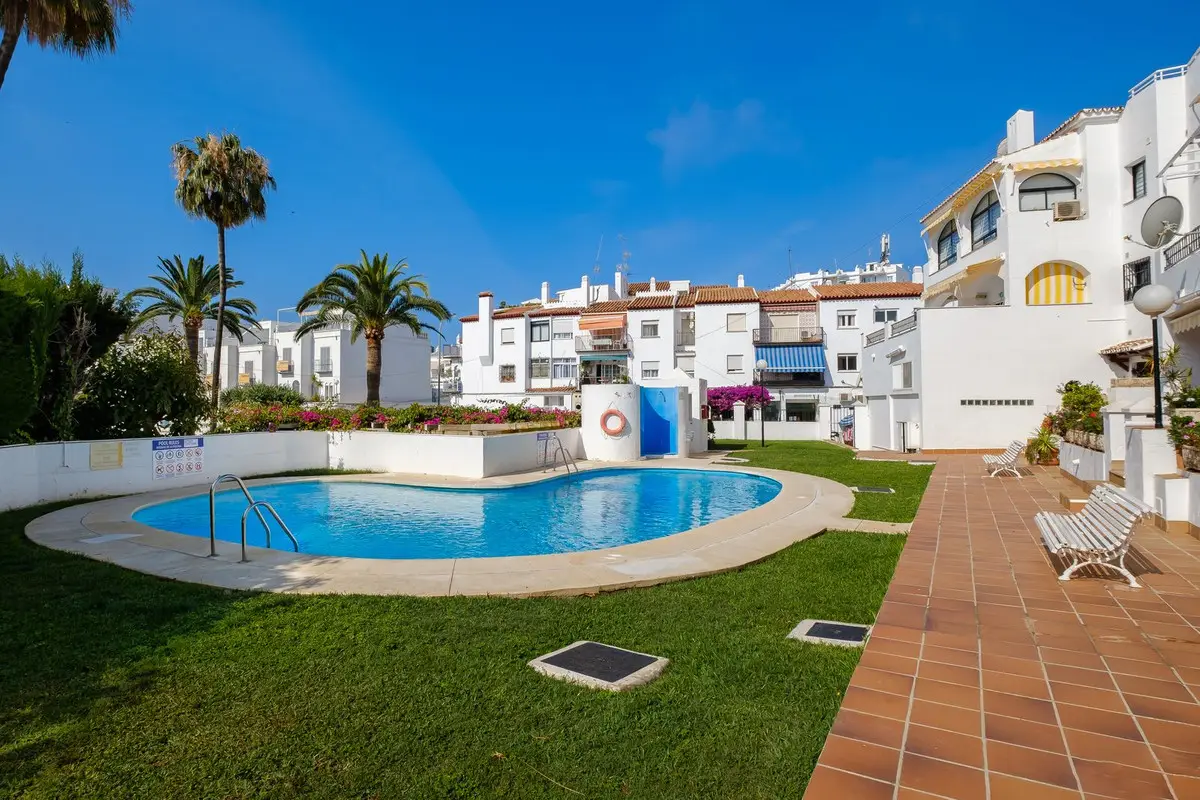 Middle Floor Apartment for sale in Nerja — photo 1