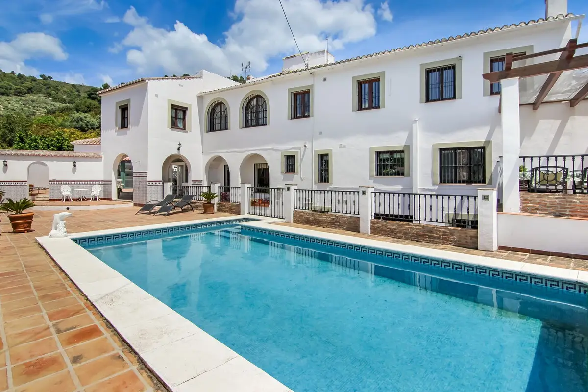 Finca - Cortijo for sale in Canillas de Albaida — photo 1