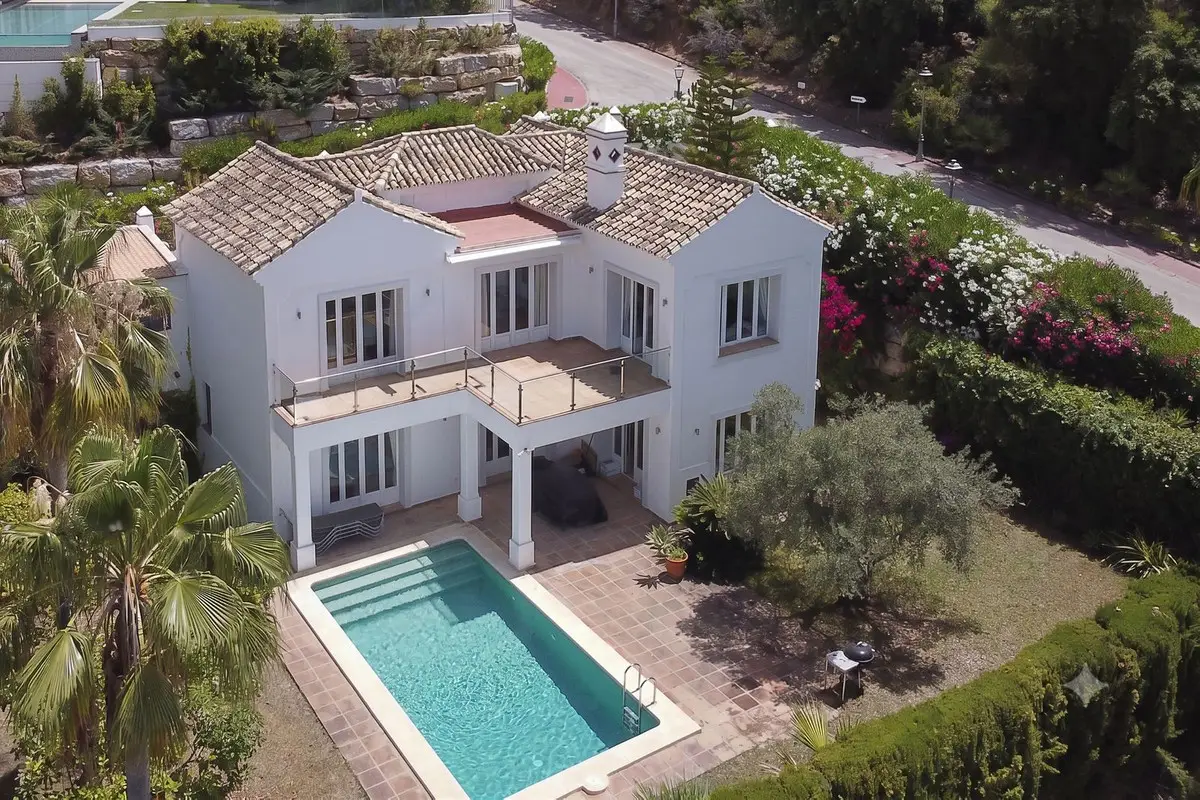 Detached Villa for sale in Istán — photo 1