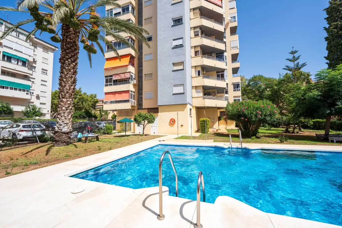 Middle Floor Apartment for sale in Fuengirola — photo 1