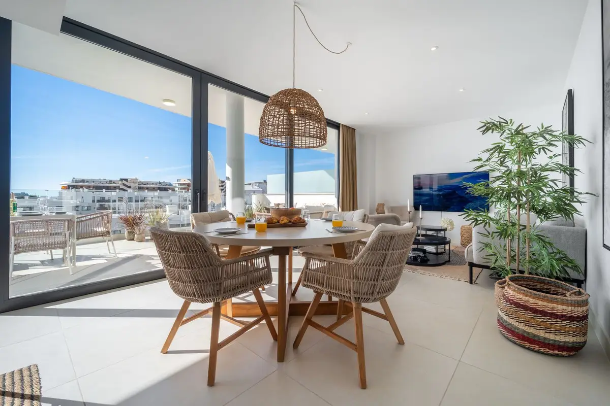Middle Floor Apartment for sale in Fuengirola — photo 1