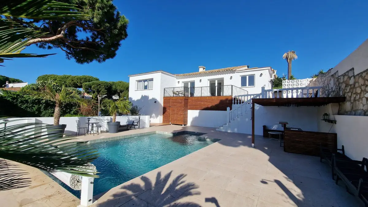 Detached Villa for sale in Calahonda — photo 1