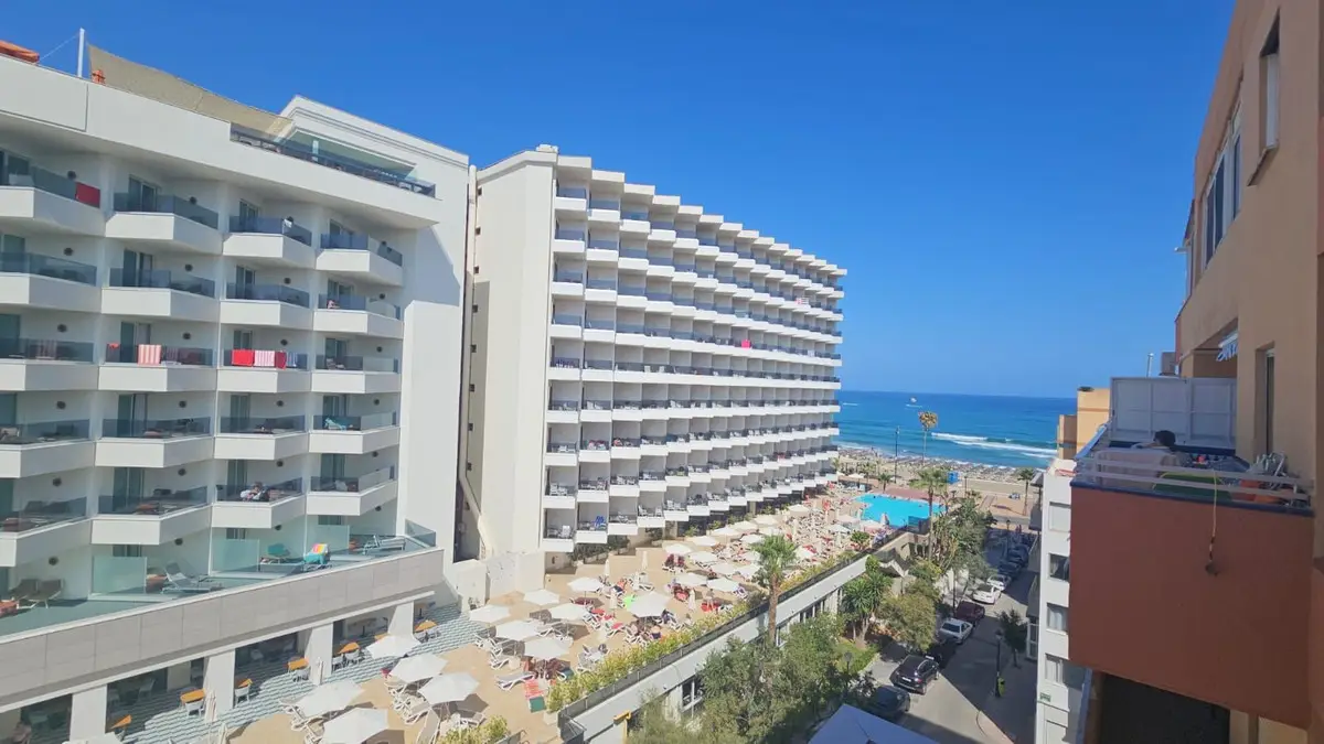 Middle Floor Apartment for sale in Fuengirola — photo 1