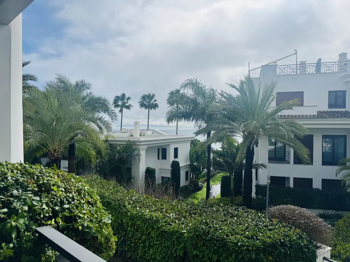 Ground Floor Apartment for sale in Estepona — photo 1