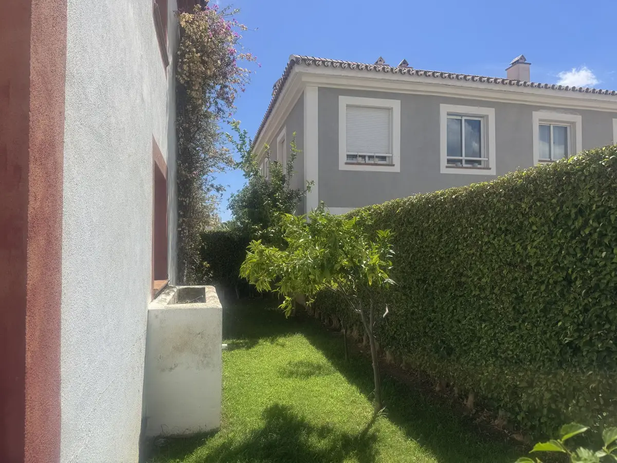 Townhouse for sale in Estepona — photo 1
