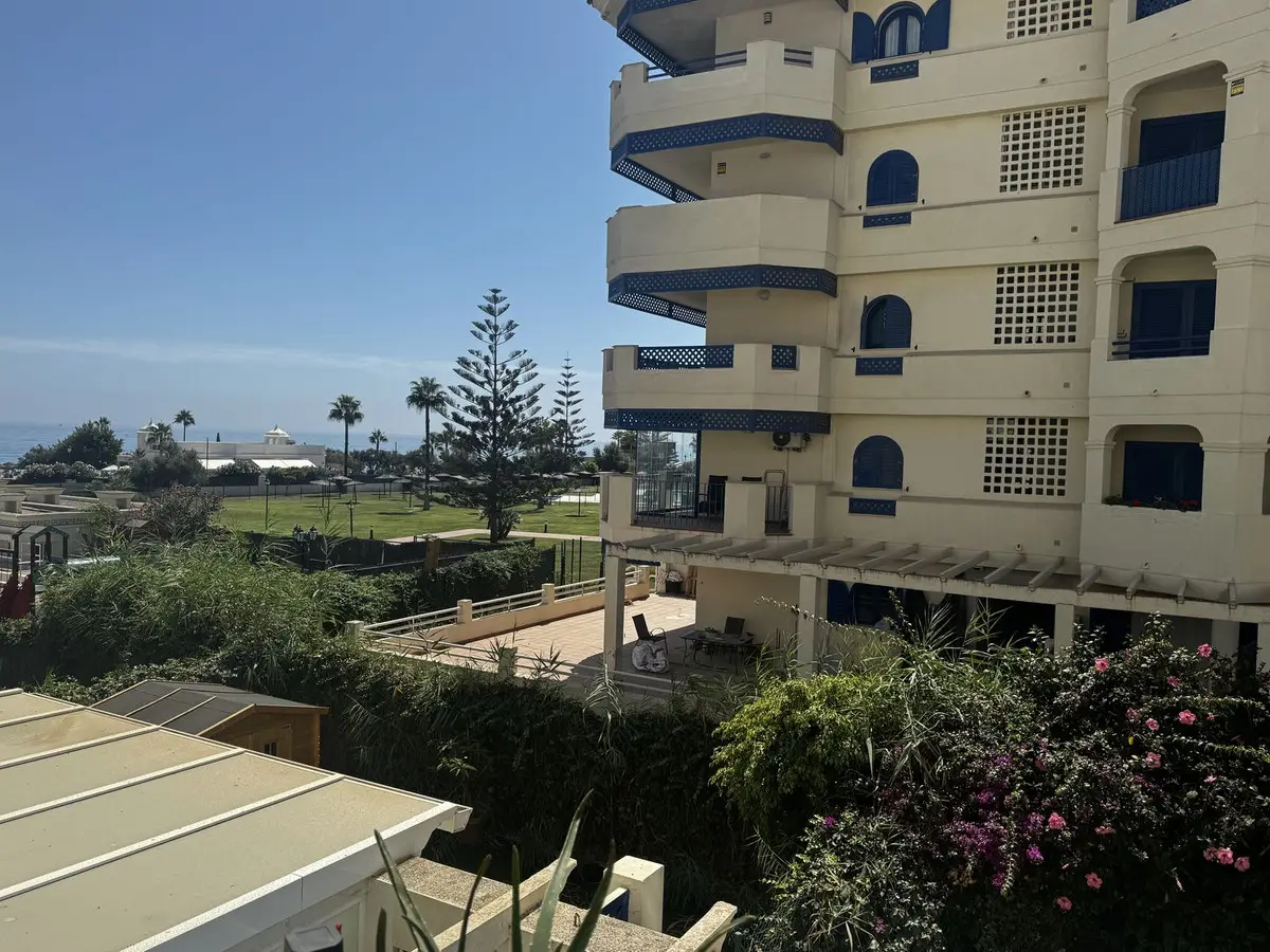 Middle Floor Apartment for sale in San Luis de Sabinillas — photo 1