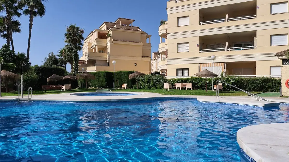 Middle Floor Apartment for sale in Torrequebrada — photo 1
