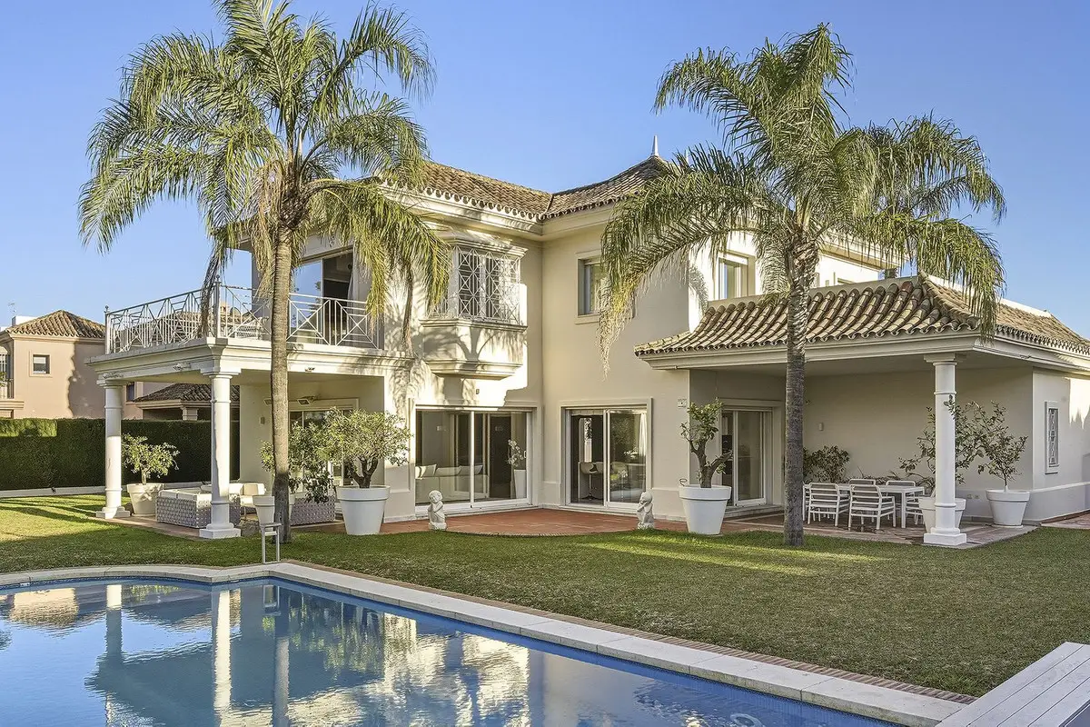 Detached Villa for sale in Guadalmina Alta — photo 1
