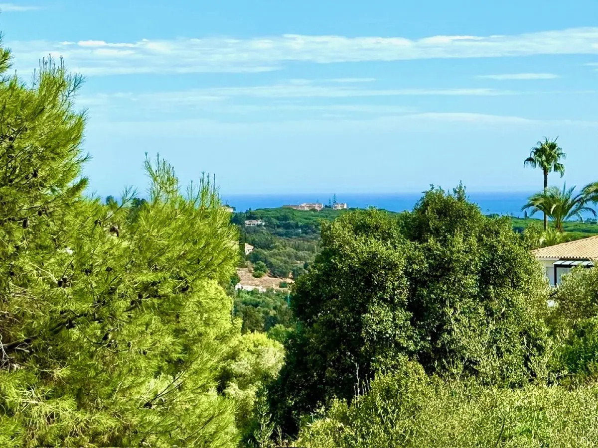 Middle Floor Apartment for sale in Elviria — photo 1