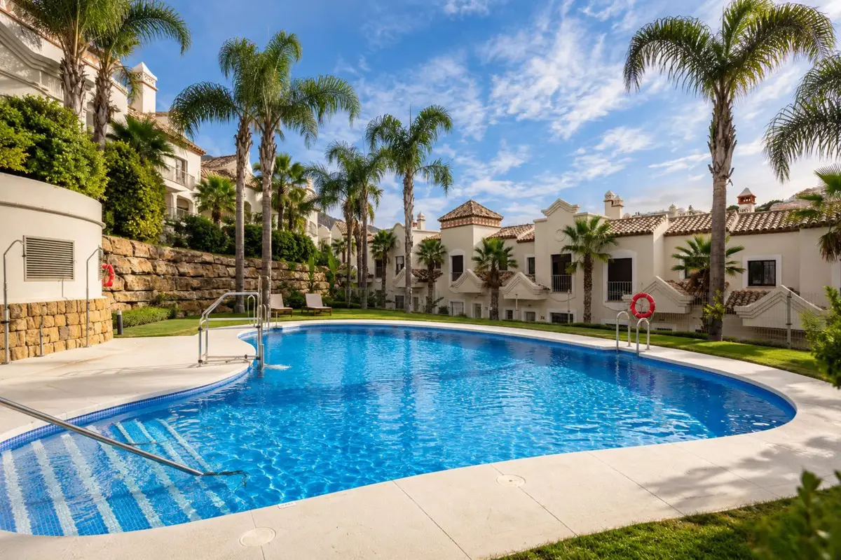 Townhouse for sale in Estepona — photo 1